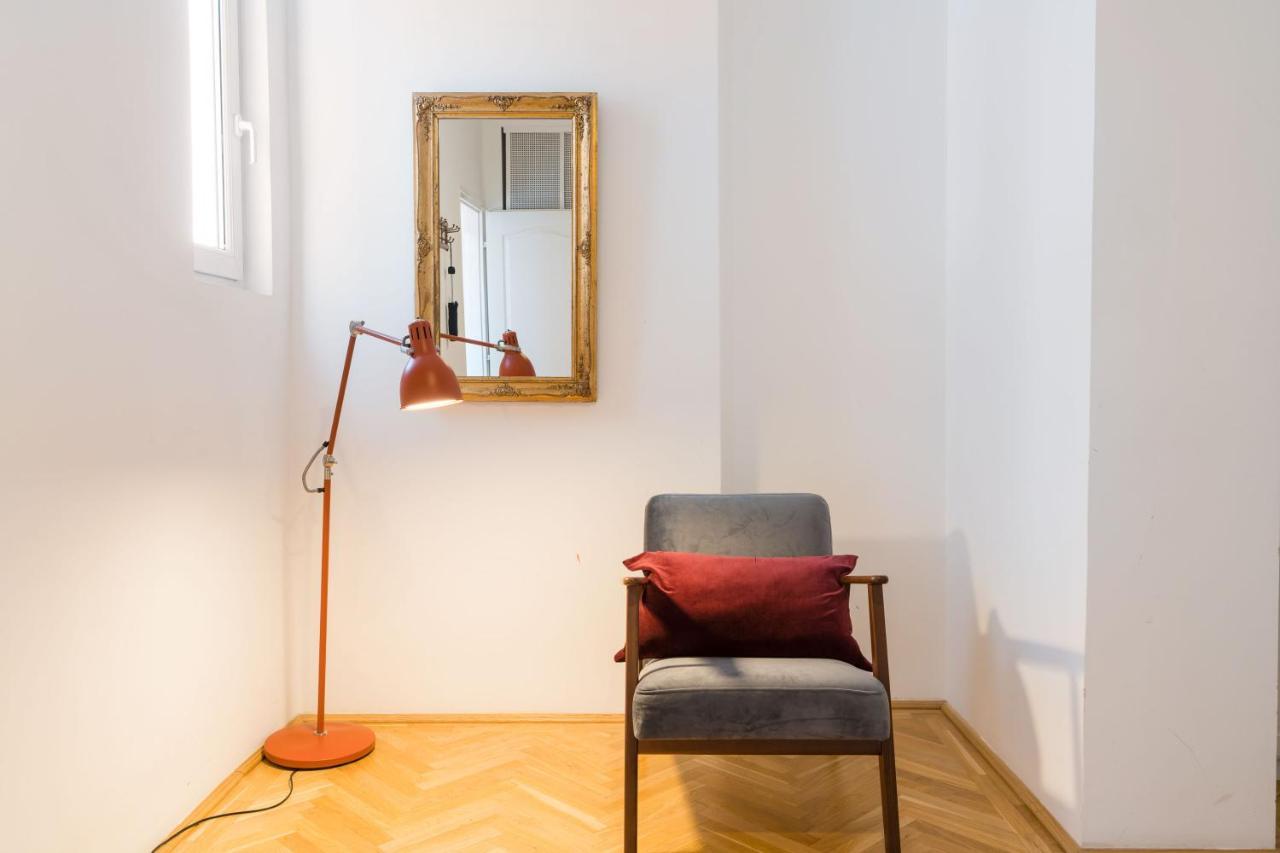 Klauzal W/3 Bedrooms, French Balcony Apartament
