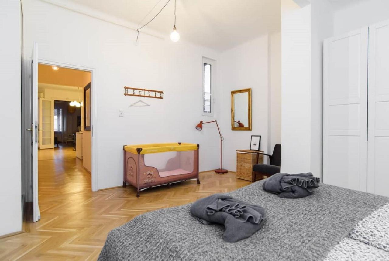 Klauzal W/3 Bedrooms, French Balcony